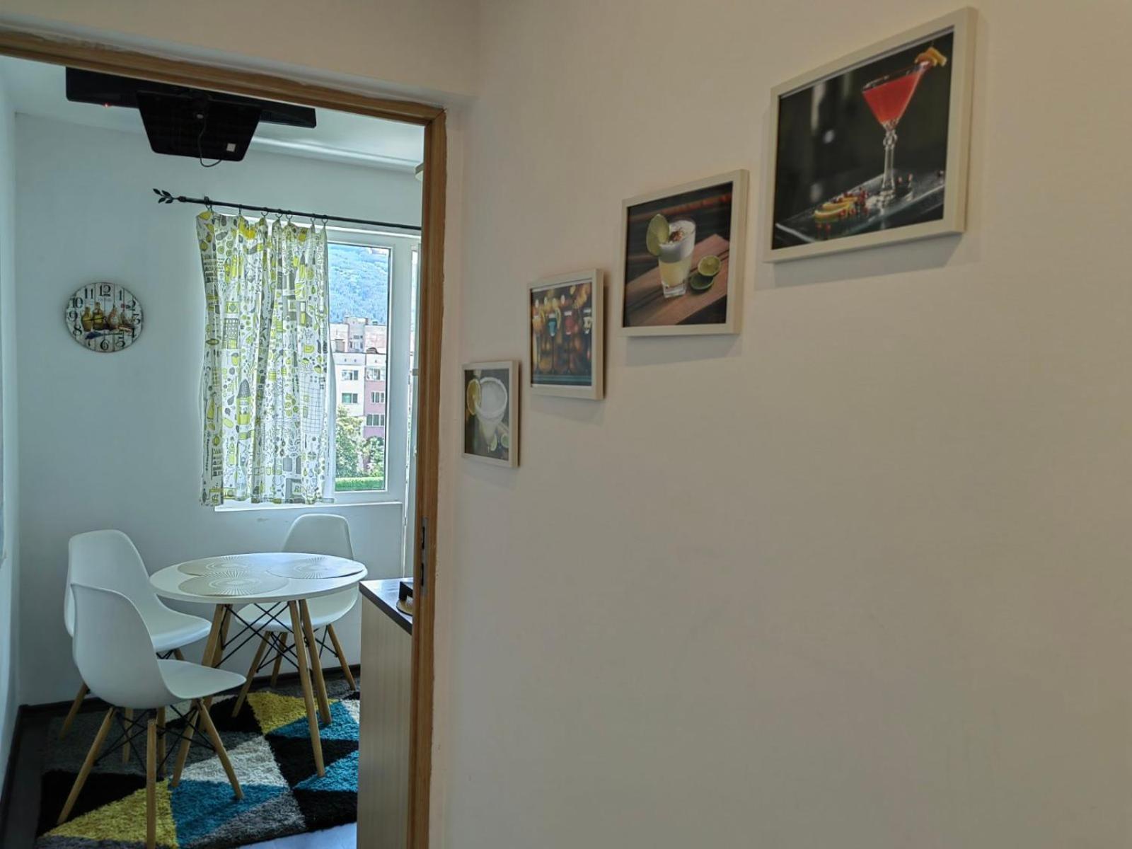 Alexander Apartments キュステンディル エクステリア 写真